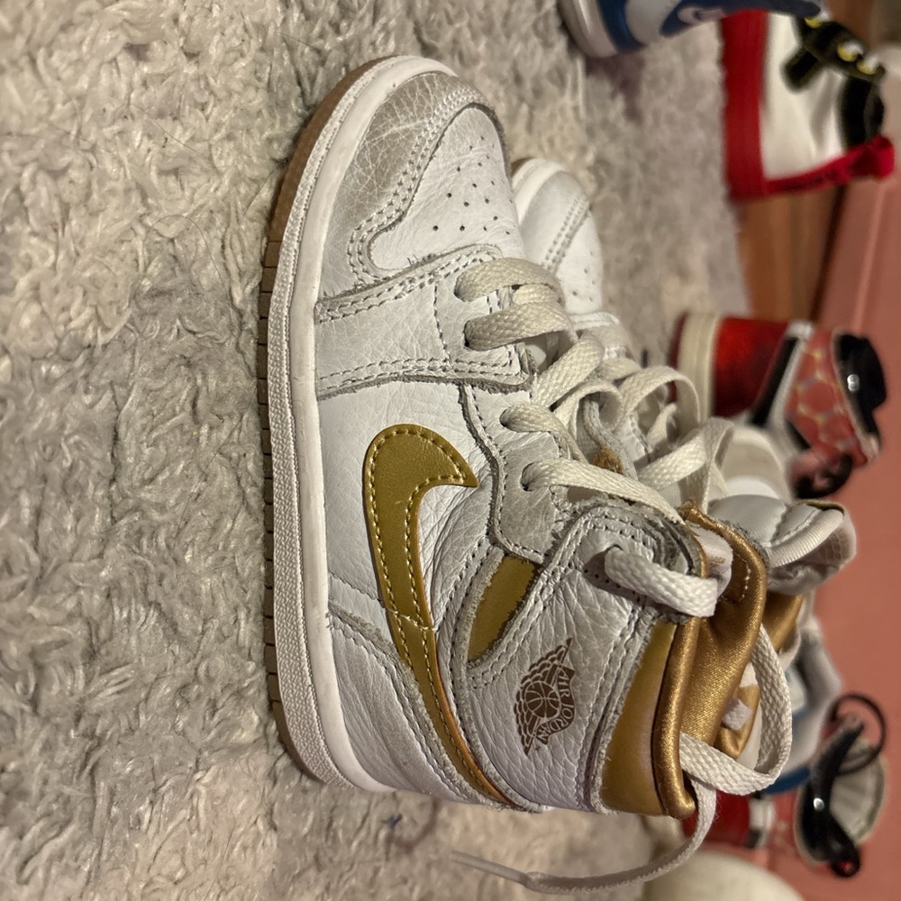 Nike Kids White and Gold Sneakers